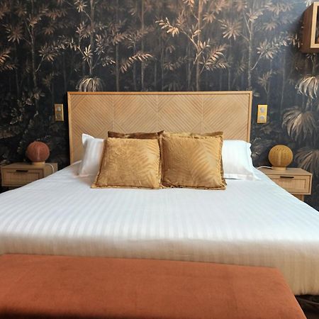 Logis Hotel La Breche - Restaurant Berthelot Амбуаз Экстерьер фото