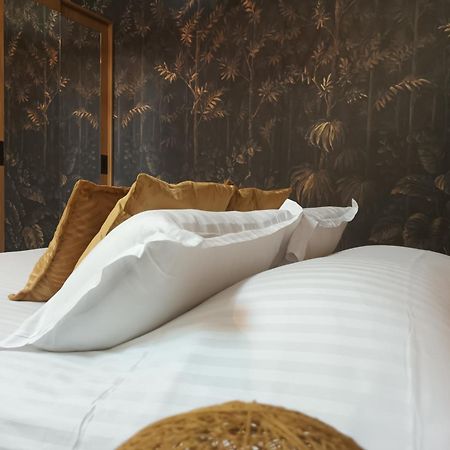 Logis Hotel La Breche - Restaurant Berthelot Амбуаз Экстерьер фото