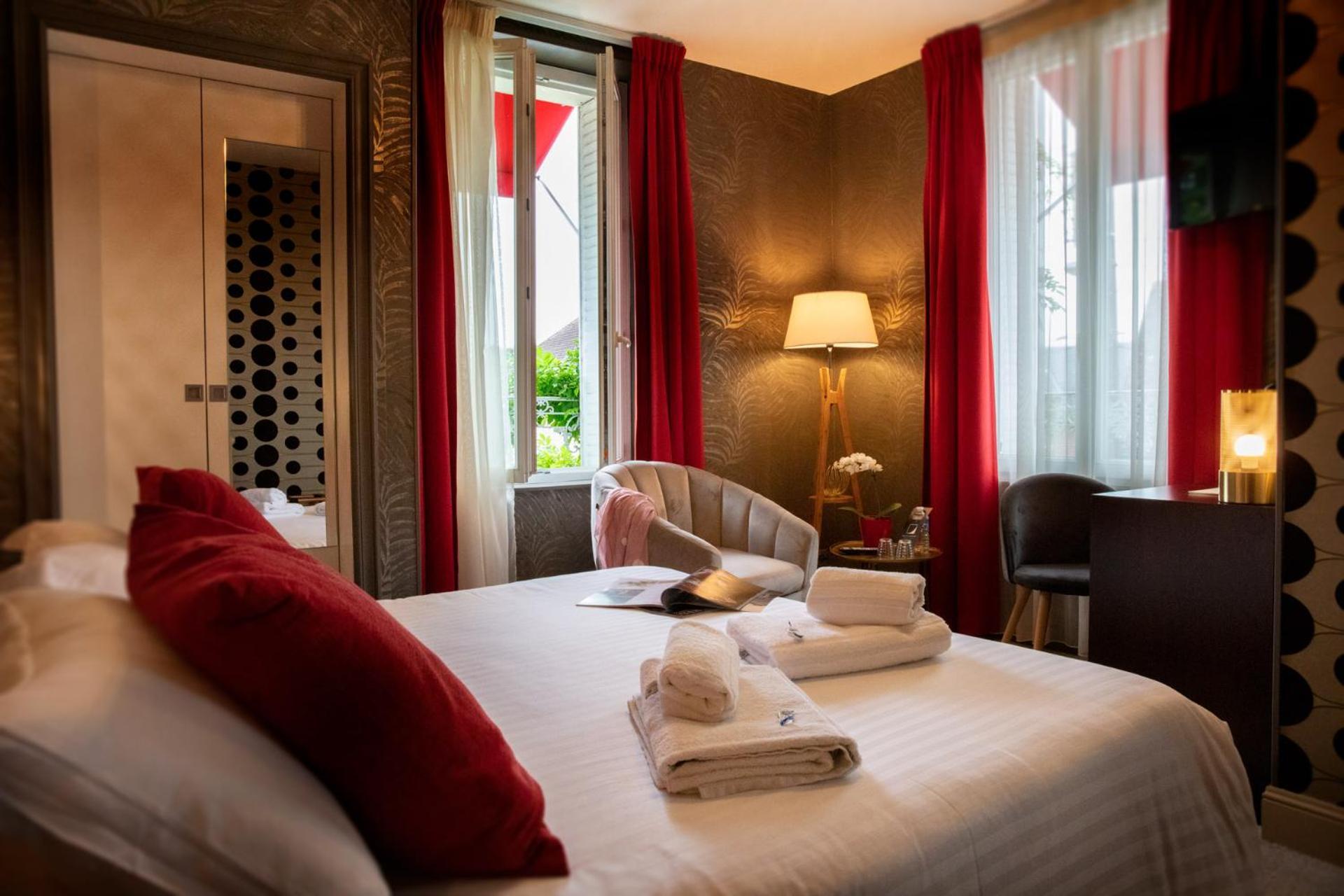 Logis Hotel La Breche - Restaurant Berthelot Амбуаз Экстерьер фото