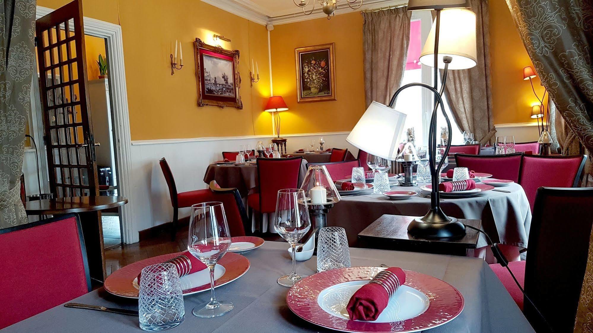 Logis Hotel La Breche - Restaurant Berthelot Амбуаз Экстерьер фото